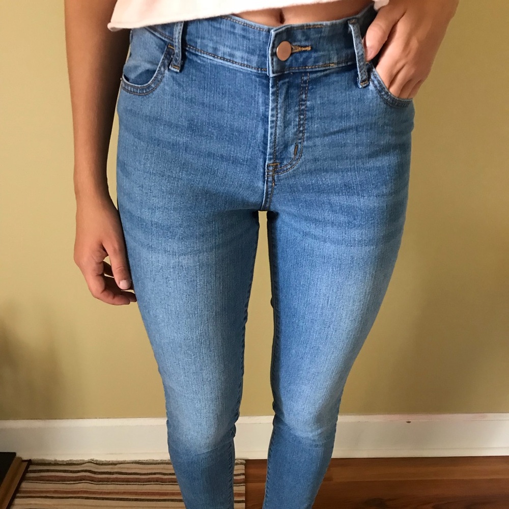 Medium wash skinny jeans